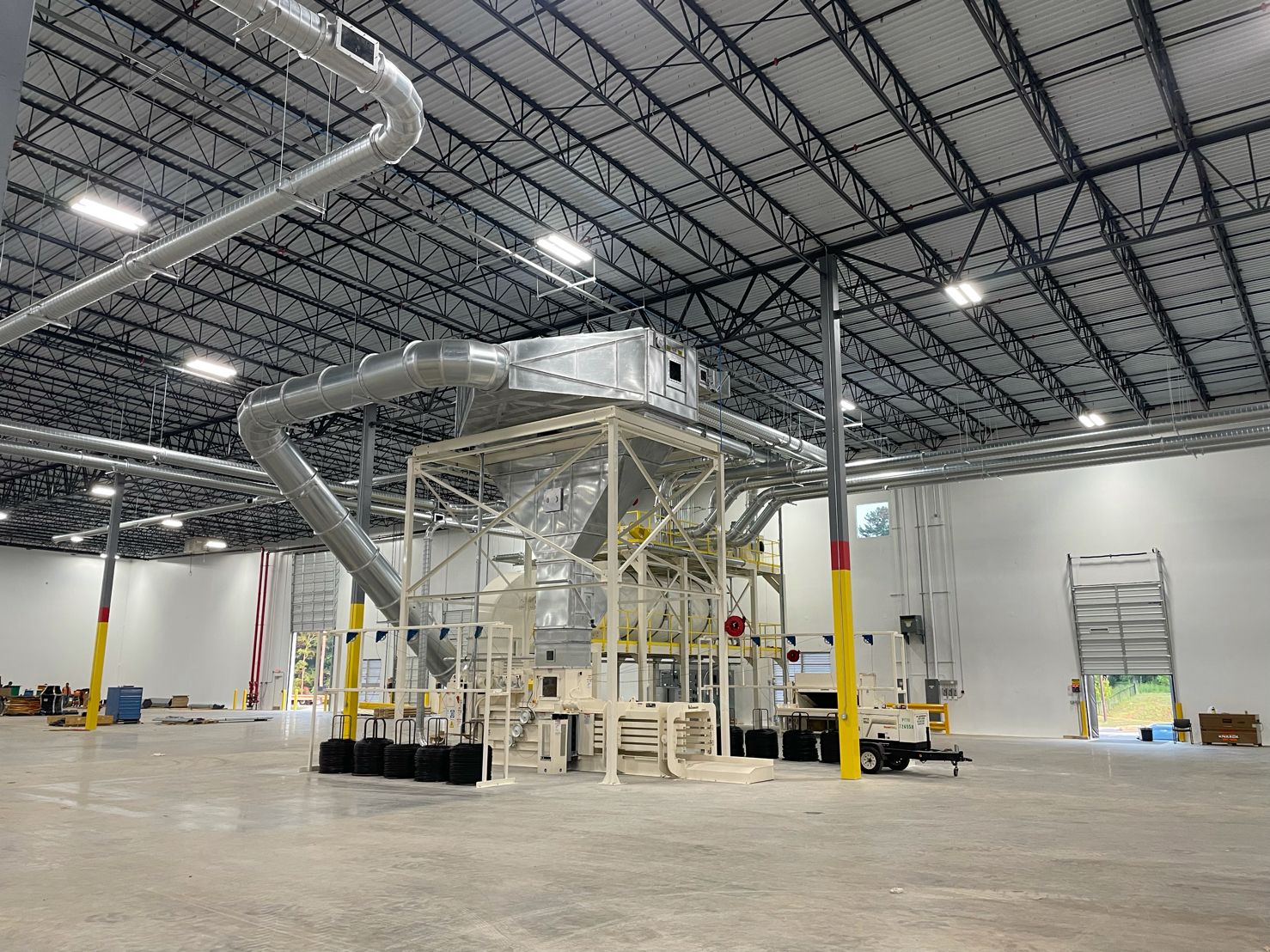 Horizontal auto-tie baler processing corrugated trim at box plant with air system material infeed